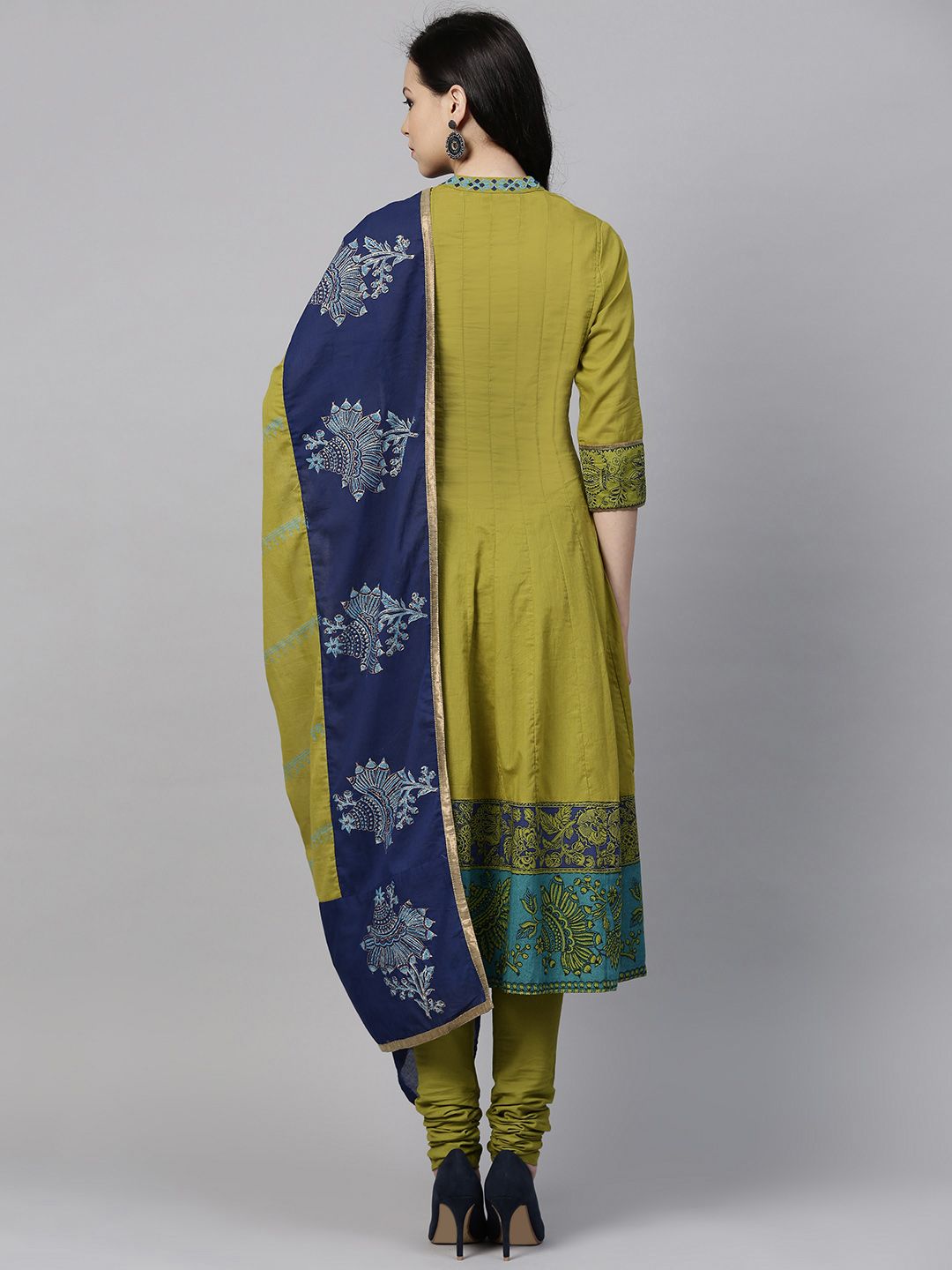 Rain & Rainbow Women Solid Kurta Set