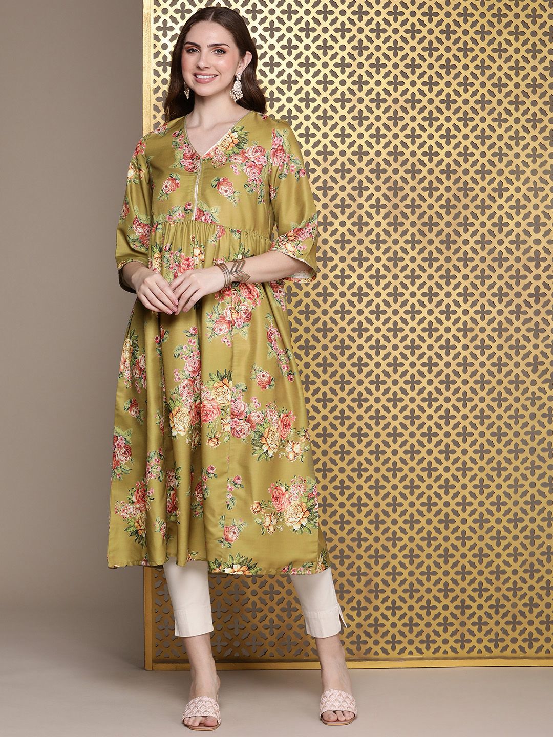 House of Pataudi Women Floral Printed Gotta Patti Floral Kurta