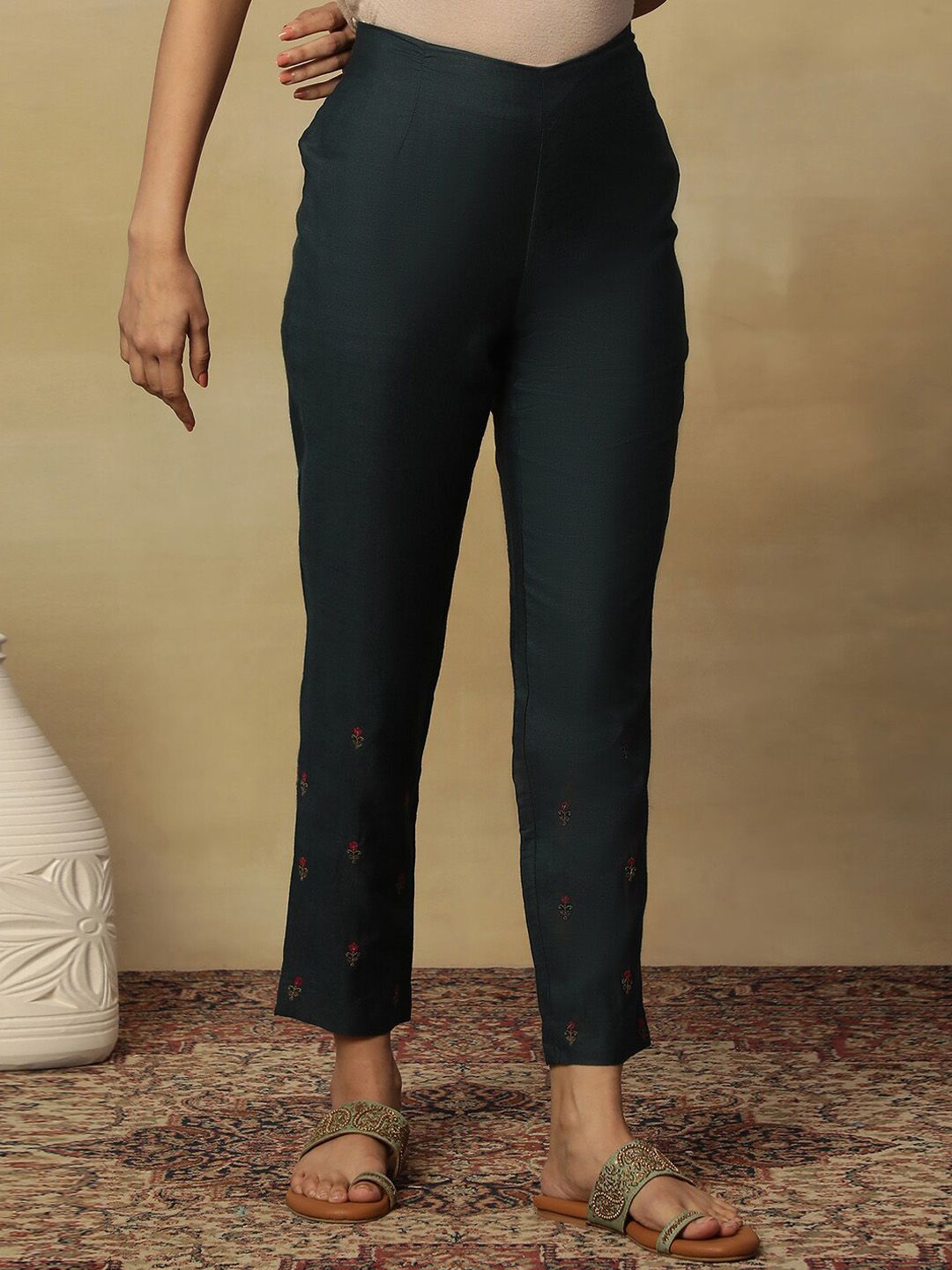 W Women Slim Fit Cropped Ethnic Trouser