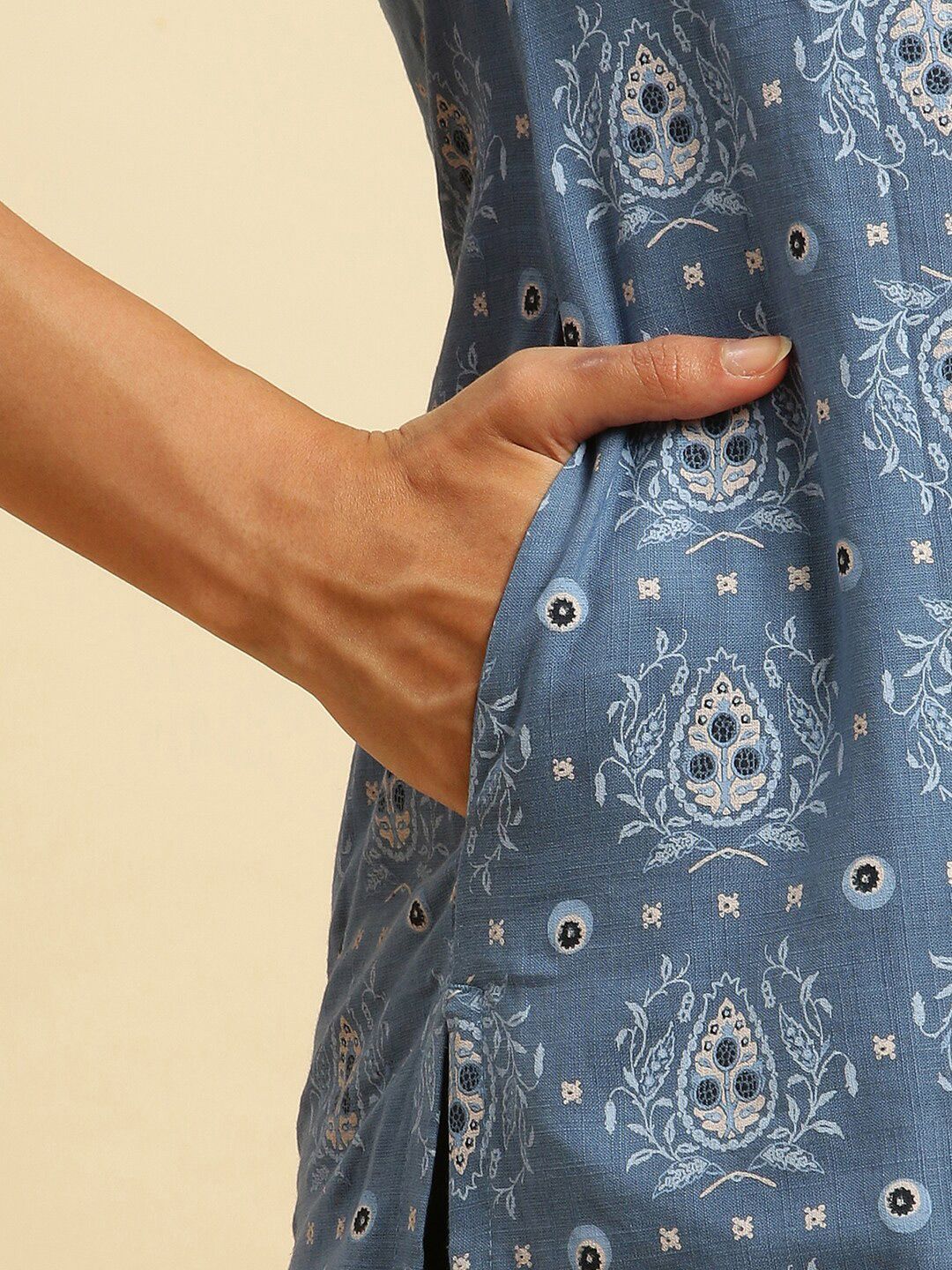 W Ethnic Printed Round Neck Straight Kurta