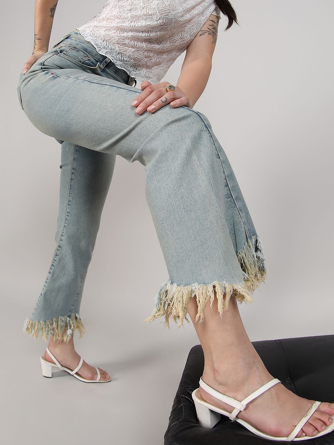 Campus Sutra Women Comfort Low Distress Stretchable Jeans