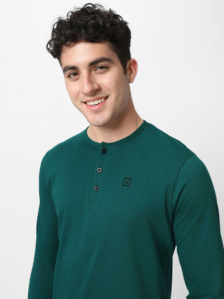 Urbano Fashion Men Green Solid Henley Neck Pure Cotton T-shirt