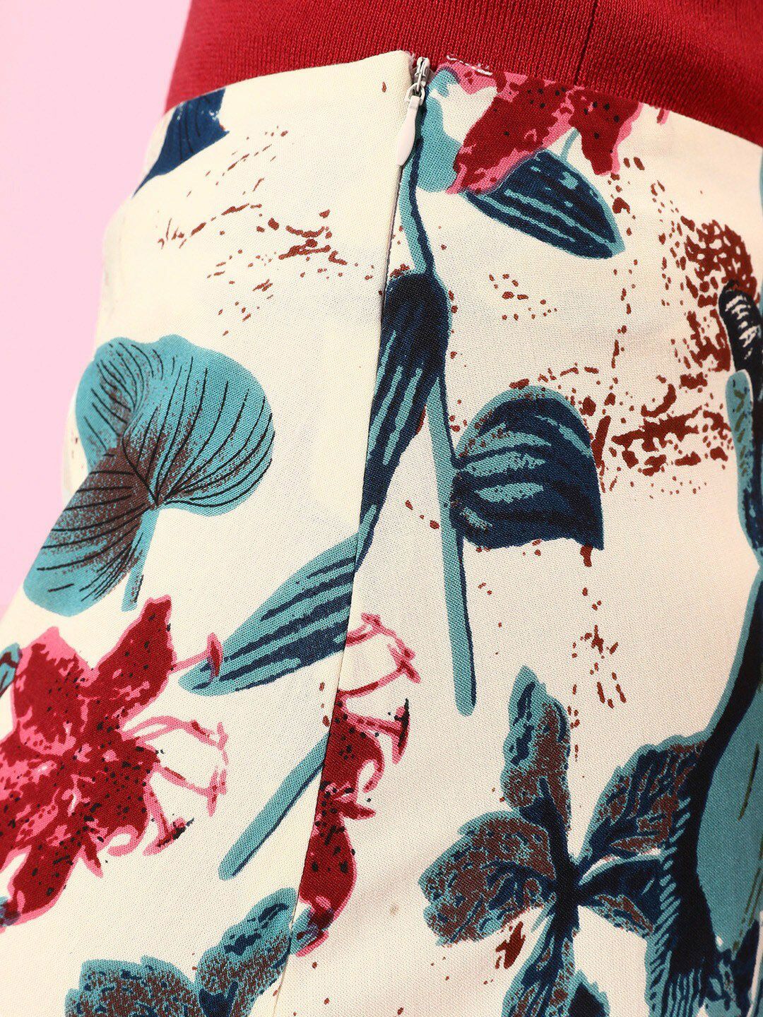 Berrylush Women Off White Floral Printed A-Line Skirt