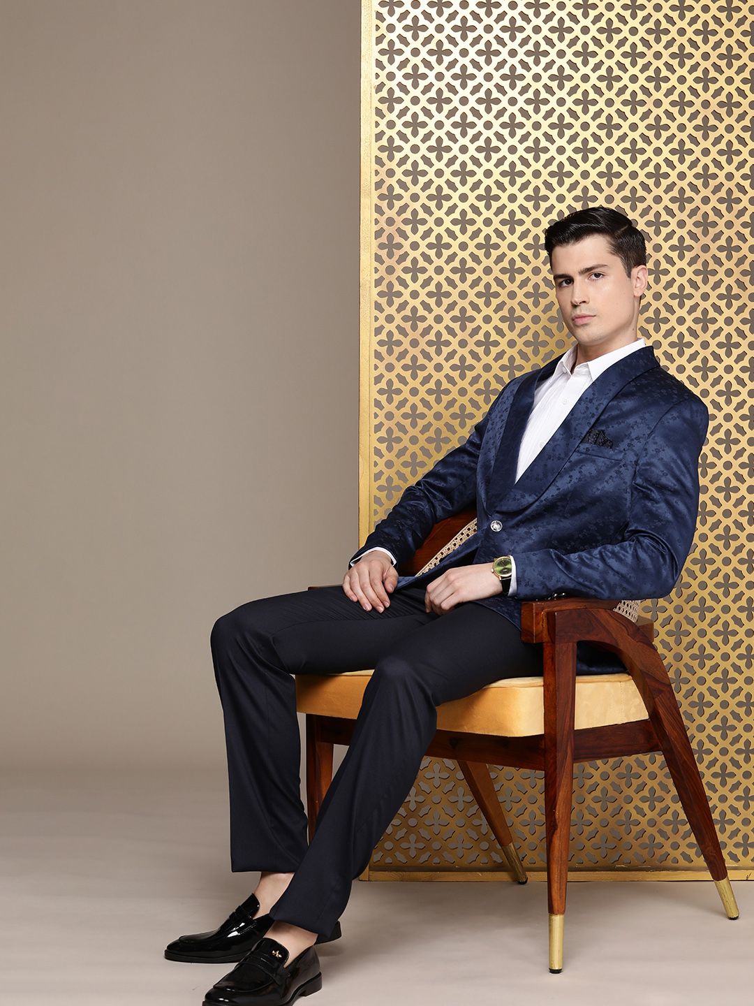 House of Pataudi Tailored Floral Self Design Velvet Finish Single-Breasted Party Blazer