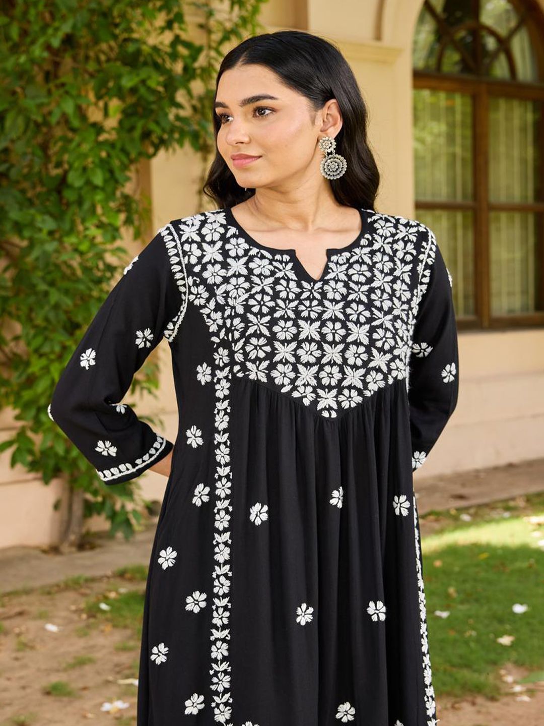 Rumah Wanita Chikankari Kurta Bersulam Chikankari Rayon Hitam