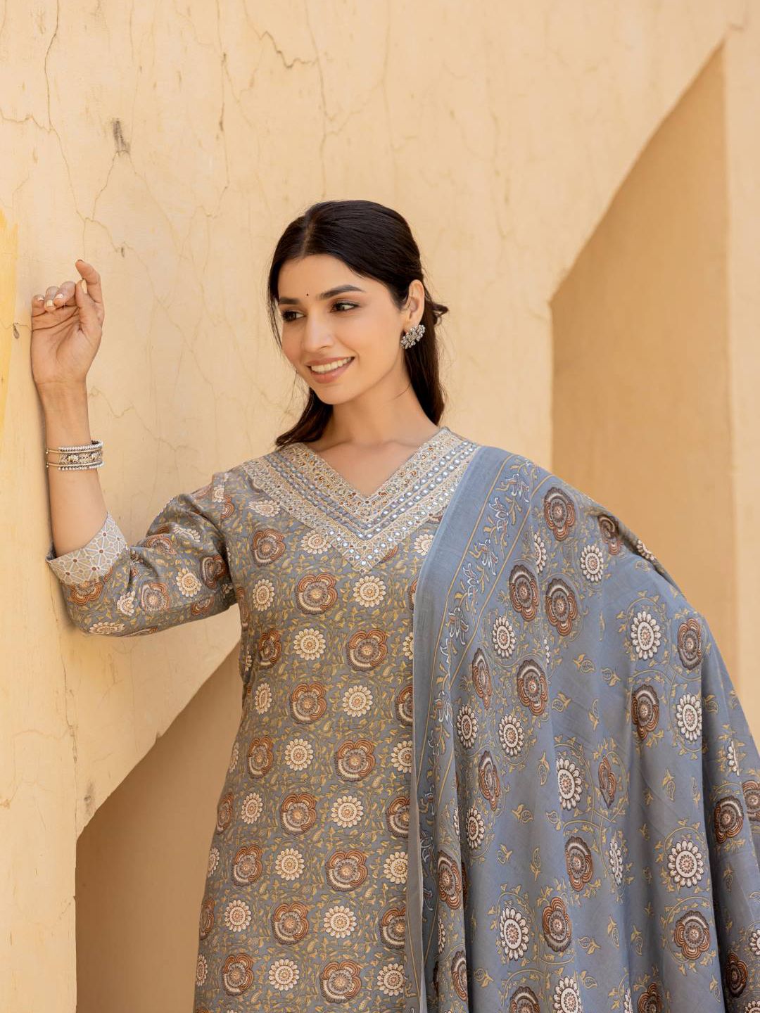 Varanga Women Floral Printed Regular Mirror Work Kurta with Trousers & With Dupatta