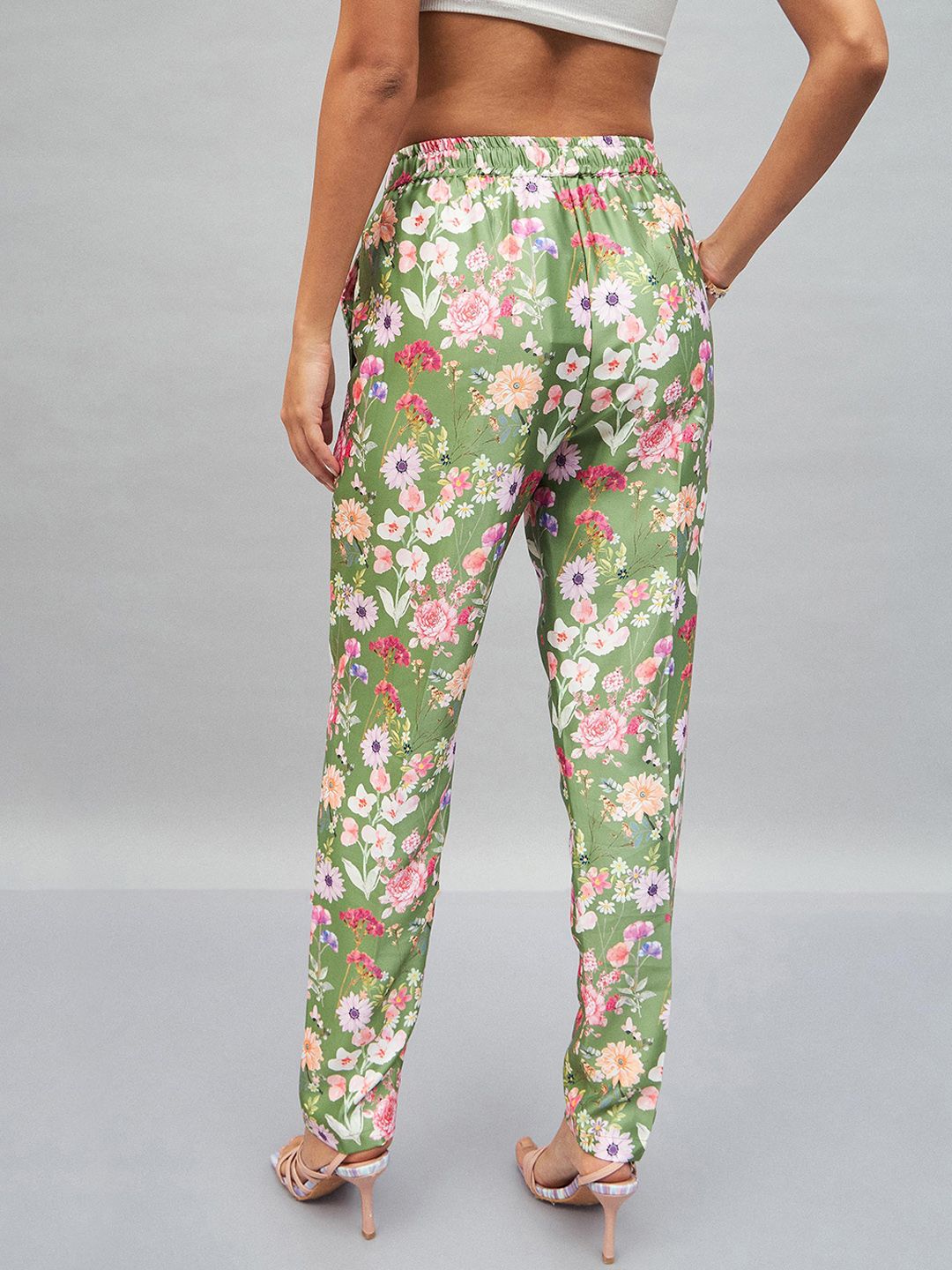 SASSAFRAS Women Floral Printed Mid Rise Straight Fit Regular Trousers