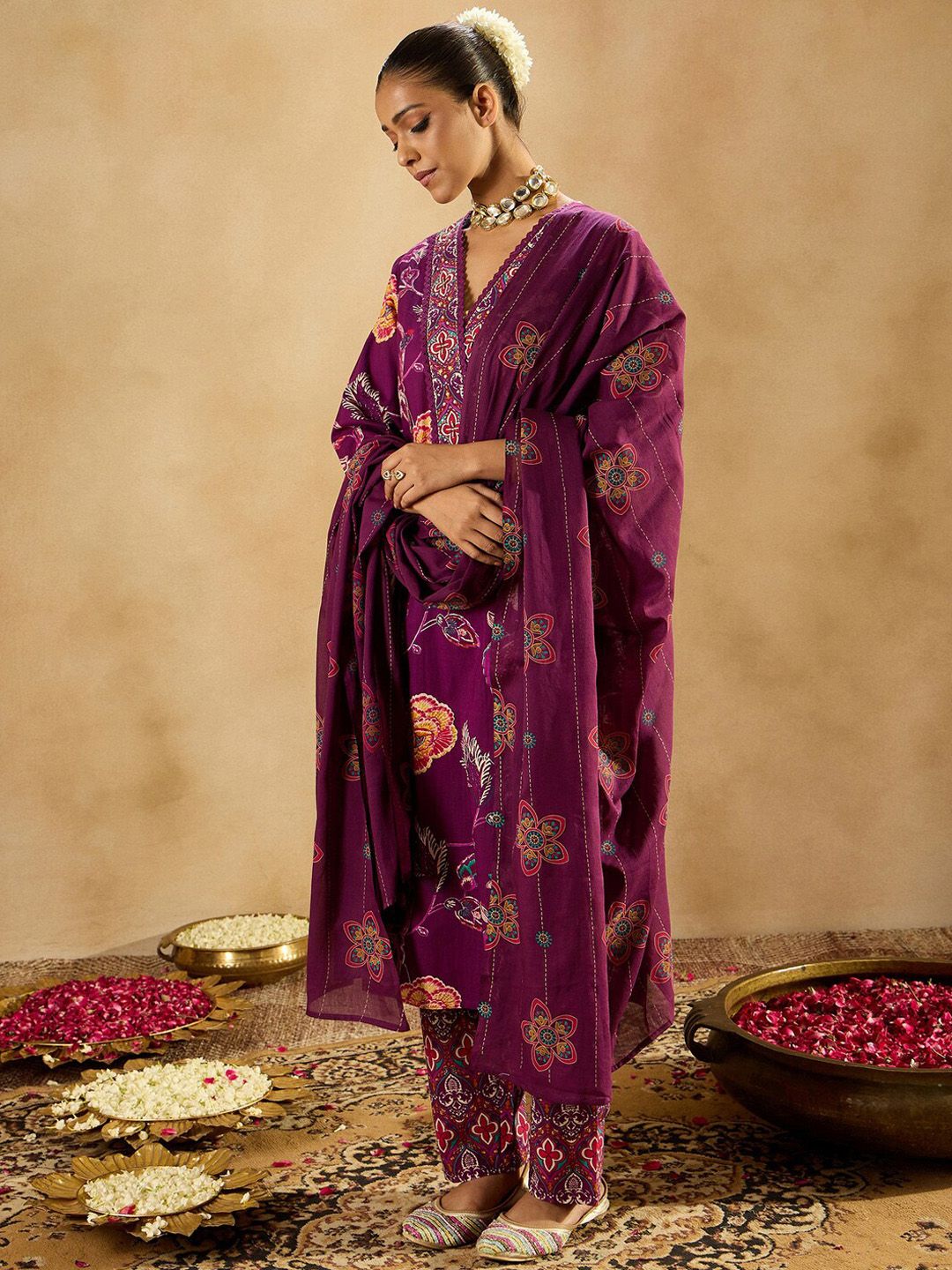 Indo Era Burgundy Floral Printed V-Neck Set Kurta Lurus Kapas Tulen Berlabuci