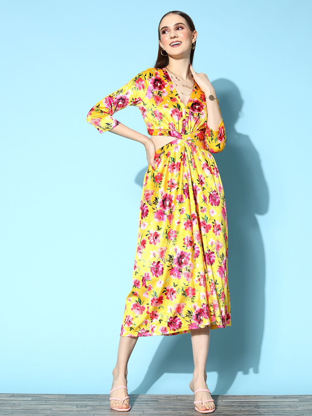 Sassafras Wanita Kuning Floral memotong pakaian