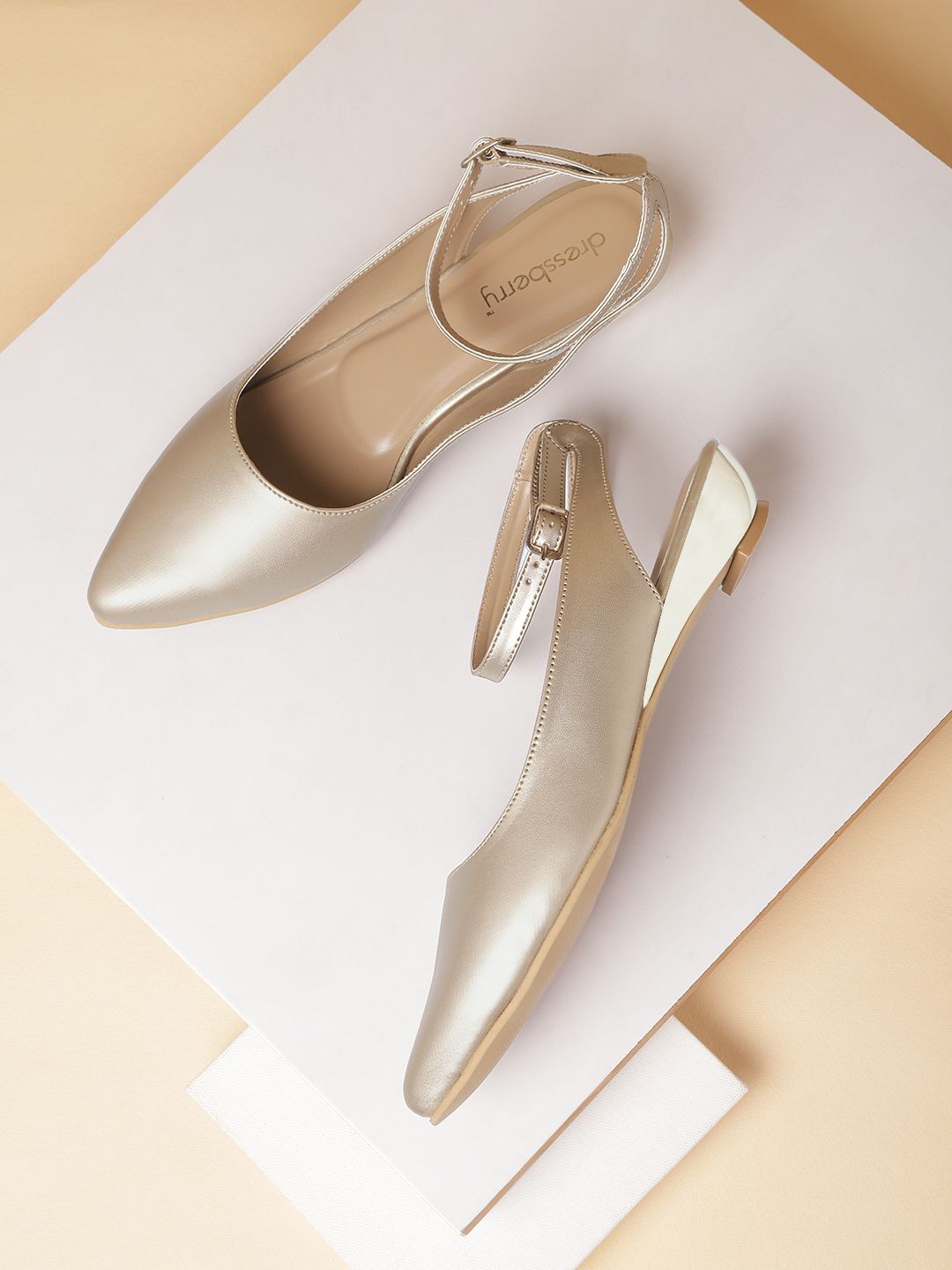 DressBerry Women Gold-Toned Ballerinas