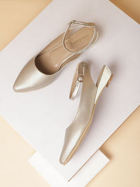 DressBerry Women Gold-Toned Ballerinas