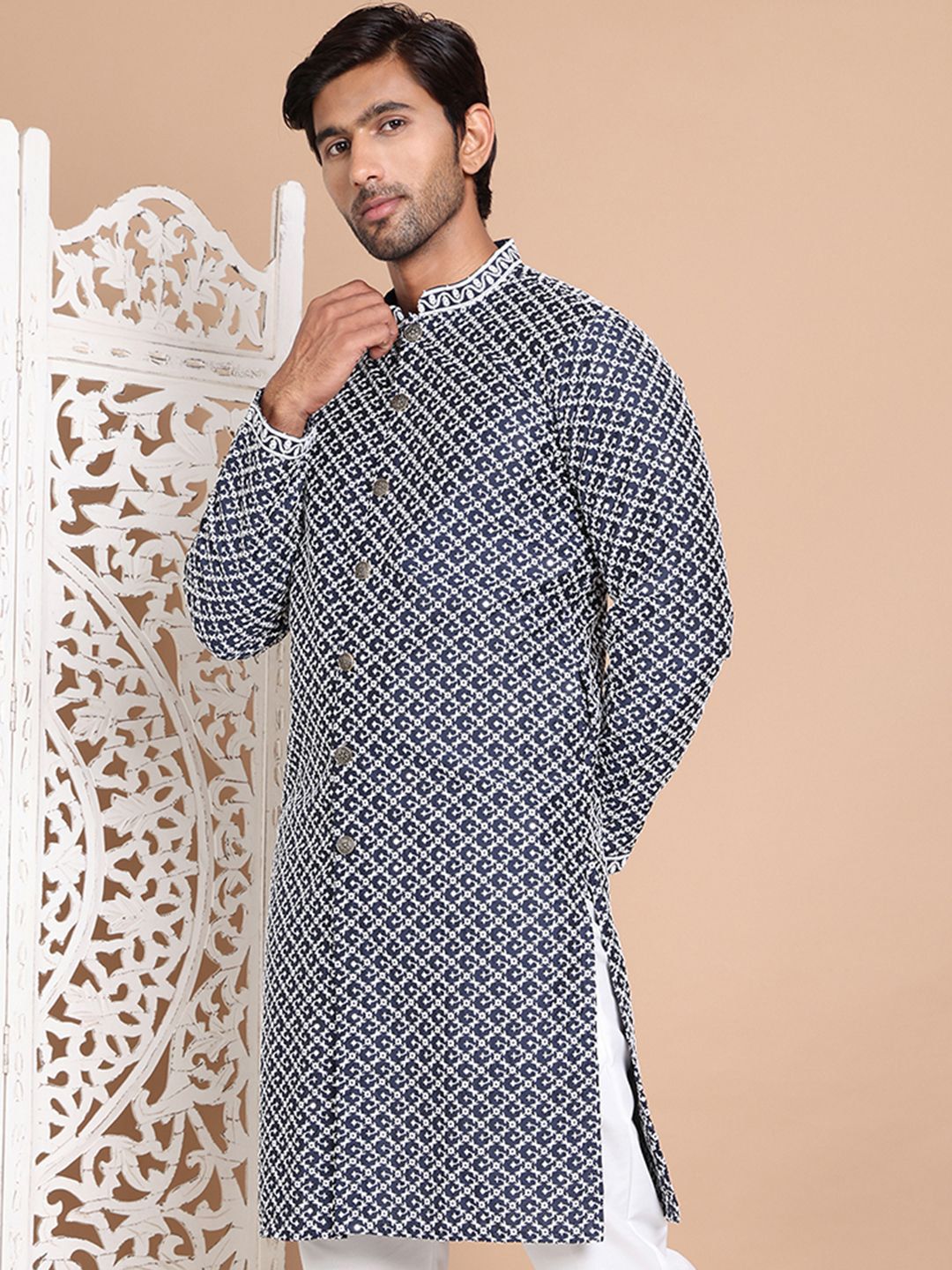 Jompers Men Geometric Embroidered Sequinned Kurta