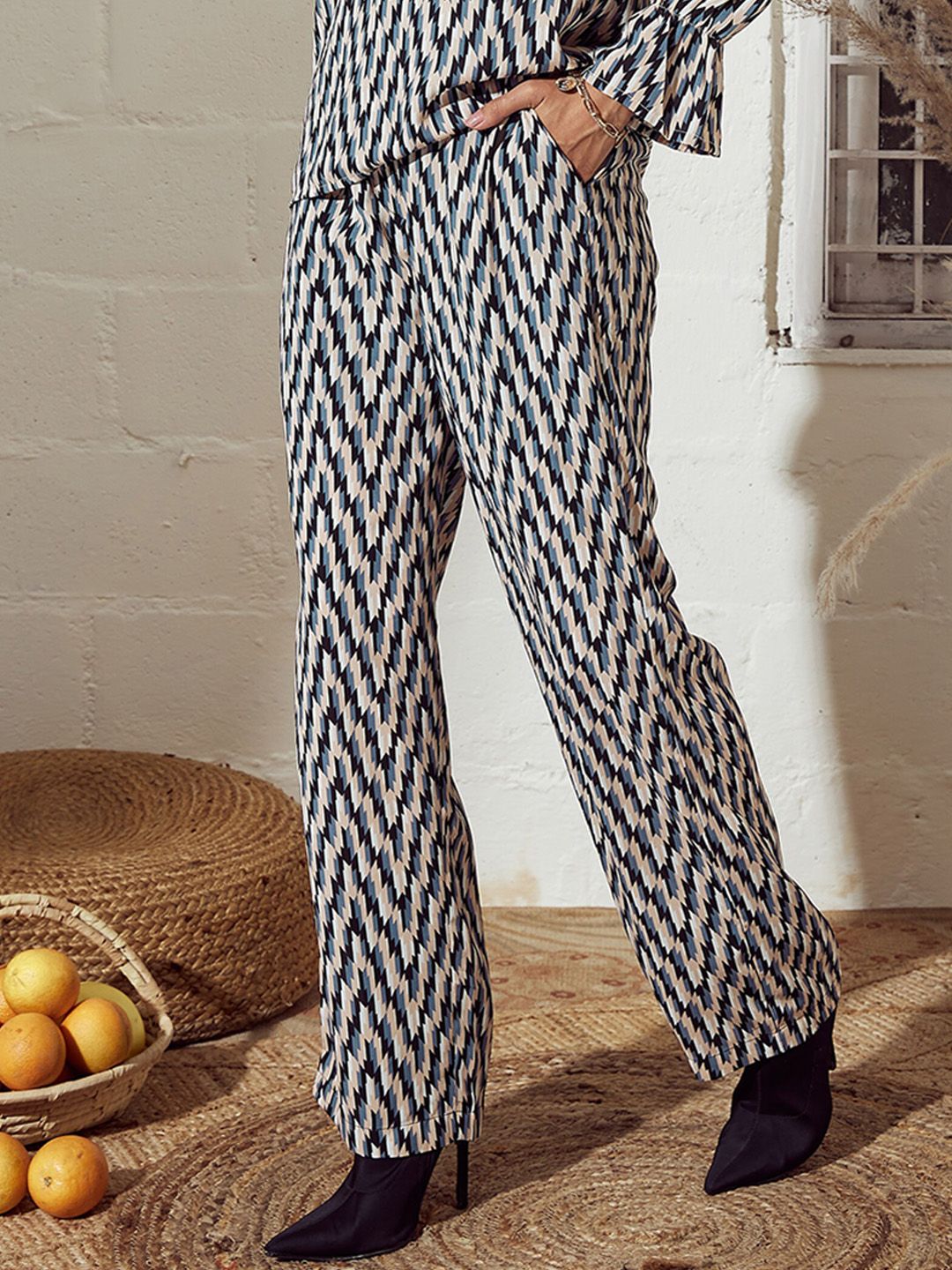 SASSAFRAS Women Beige & Black Geometric Printed Mid-Rise Trousers