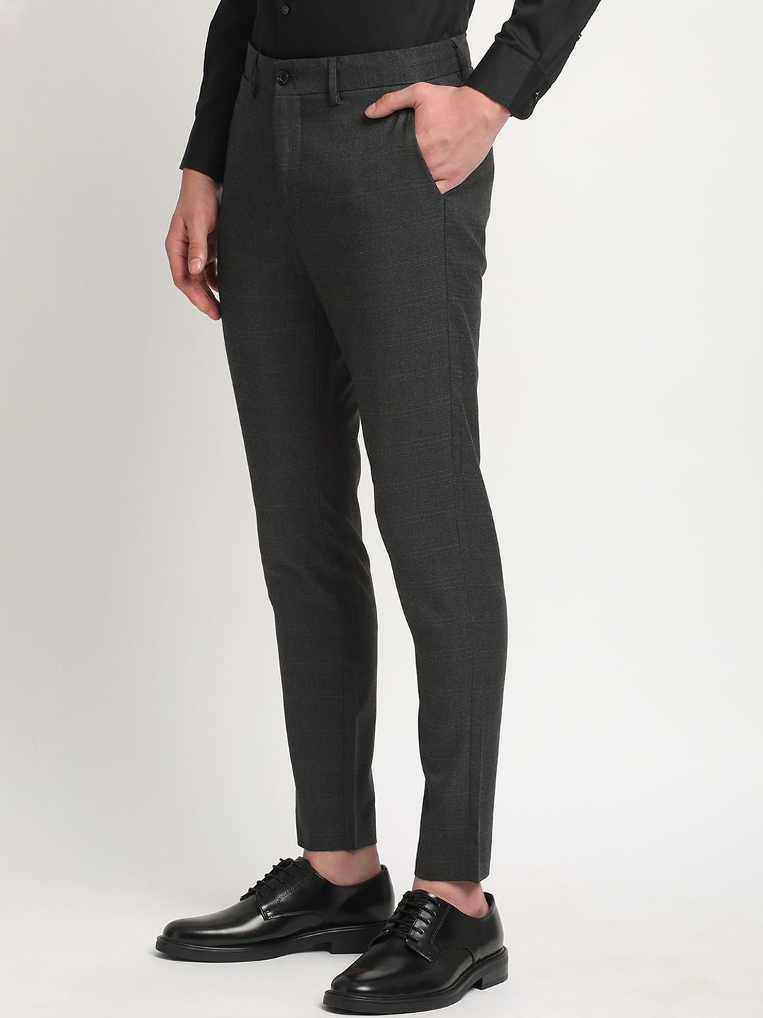 THE BEAR HOUSEMen Solid Checked Tapered Fit Mid-Rise Formal Trousers