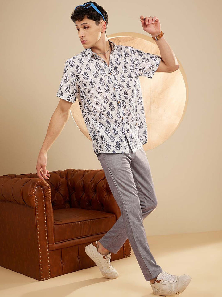 DENNISON Men Textured Smart Tapered Fit Easy Wash  4-Way Lycra Chinos