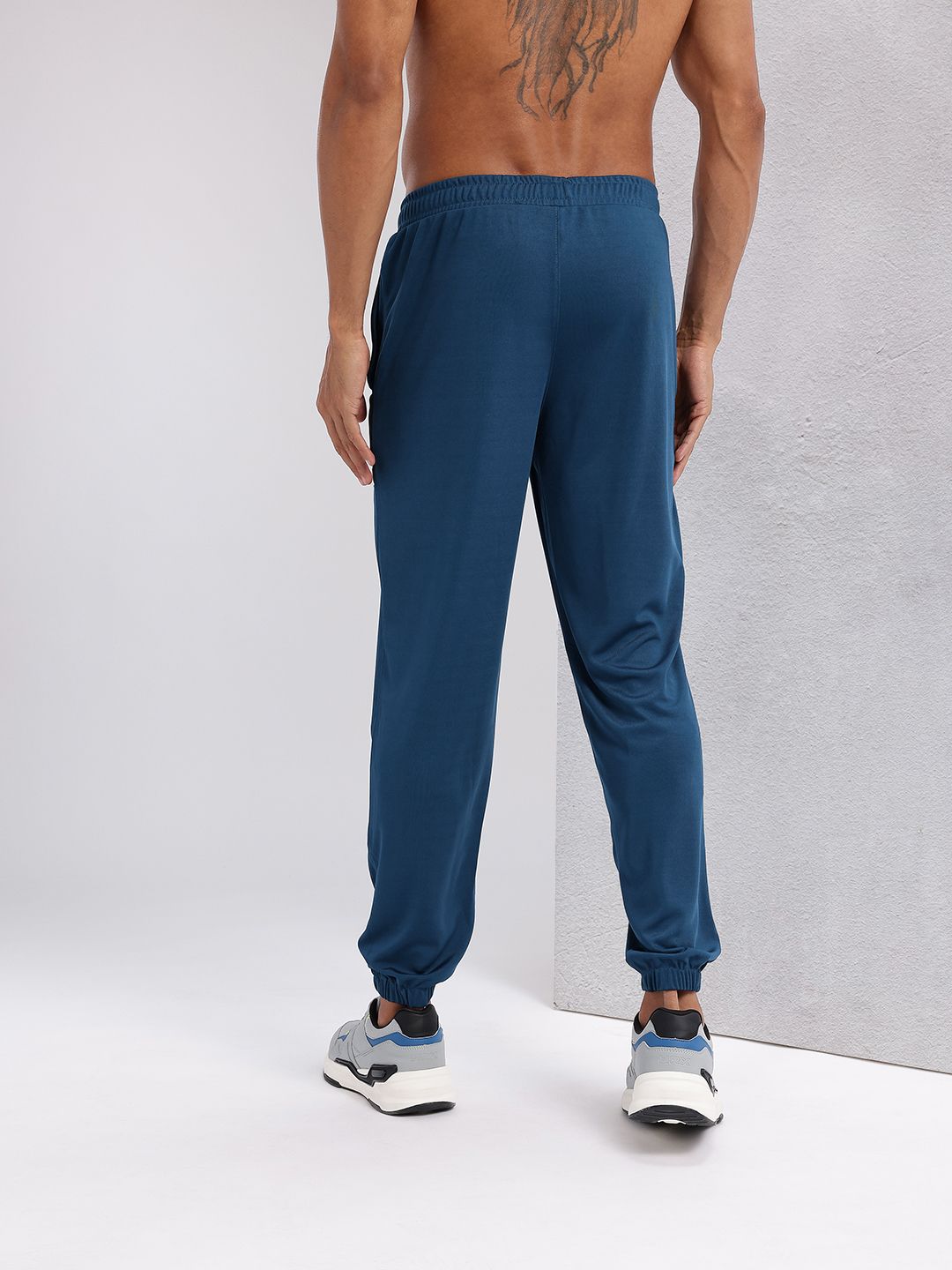 HRX by Hrithik Roshan Men Colourblocked Detail Mid-Rise Rapid-Dry Training Joggers