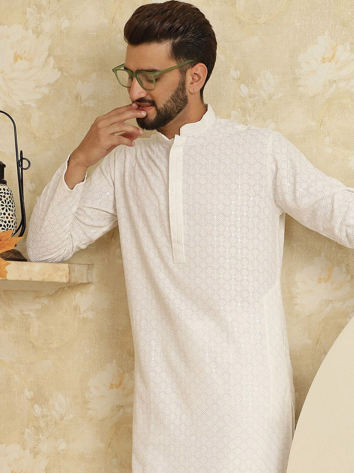 SOJANYA Geometric Embroiederd Cotton Straight Kurta