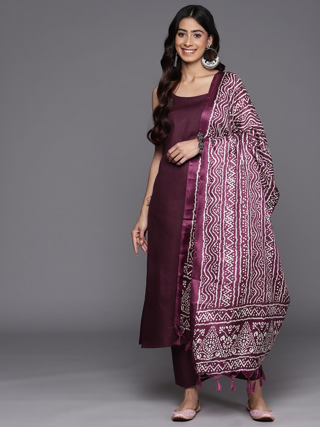 Varanga Violet Solid Sleeveless Kurta With Trousers & Bandhani Printed Dupatta