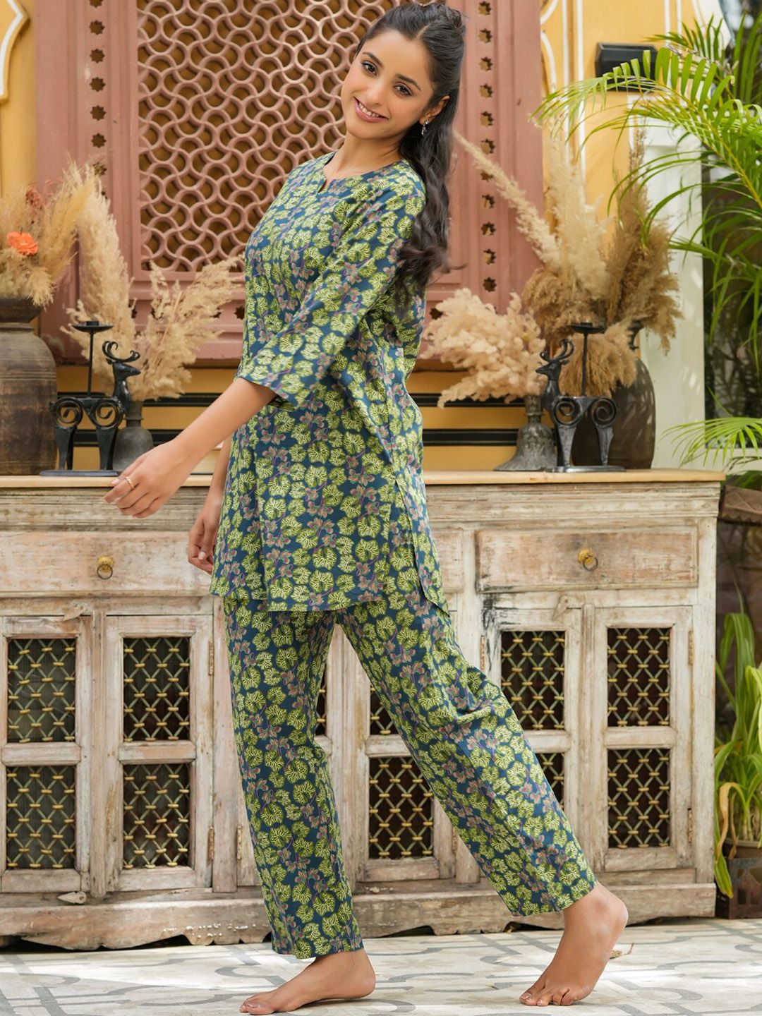 SANSKRUTIHOMES Green & Blue Ethnic Motifs Printed Pure Cotton Night Suit