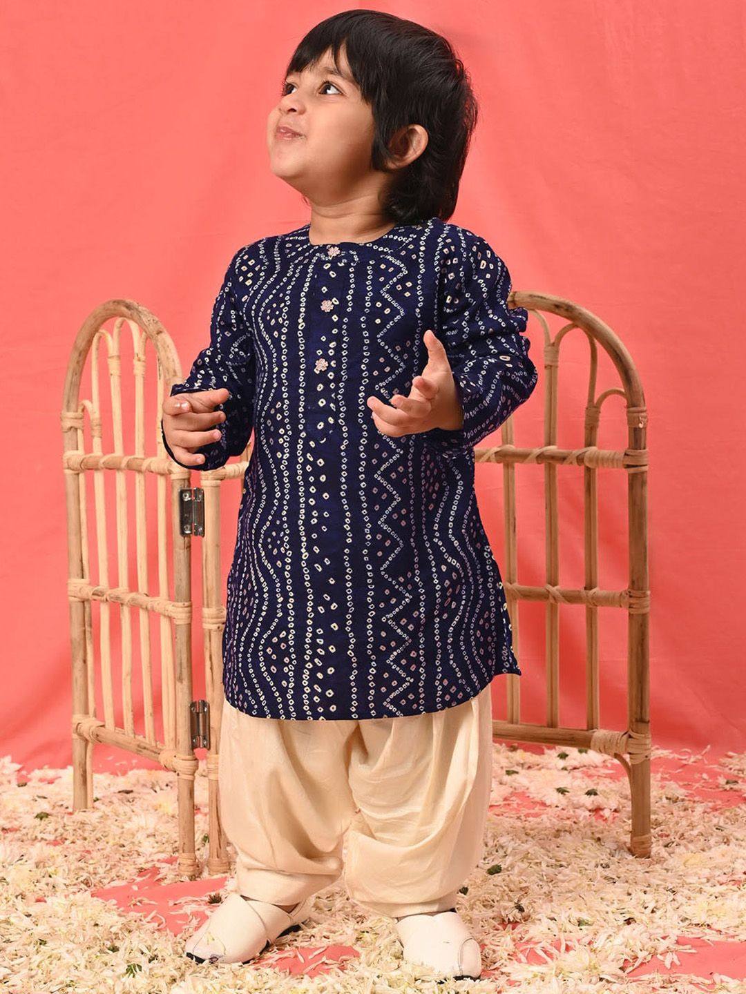 VASTRAMAY Boys Bandhani Printed Regular Kurta with Patiala
