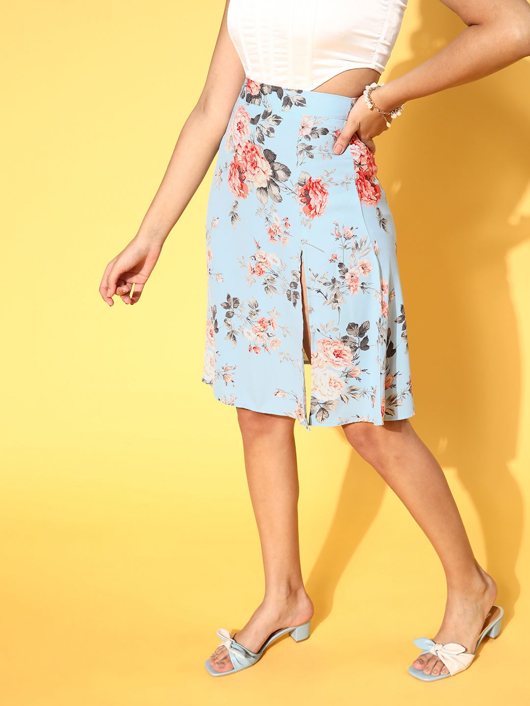 Berrylush Women Floral Print Front Slit Knee Length Skirt