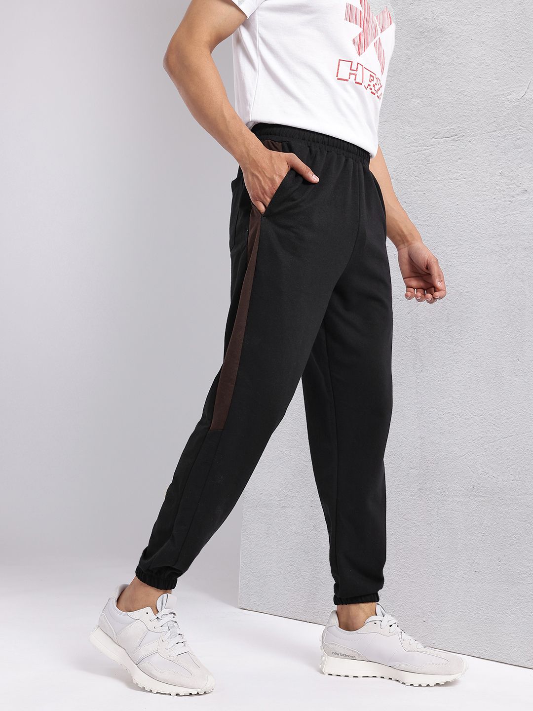 HRX by Hrithik Roshan Men Lifestyle Joggers with Contrast Panels