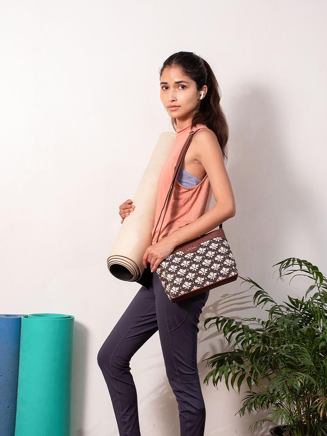 Zouk Bidri Kaiser Harmony Floral Printed Sling Sling Bag