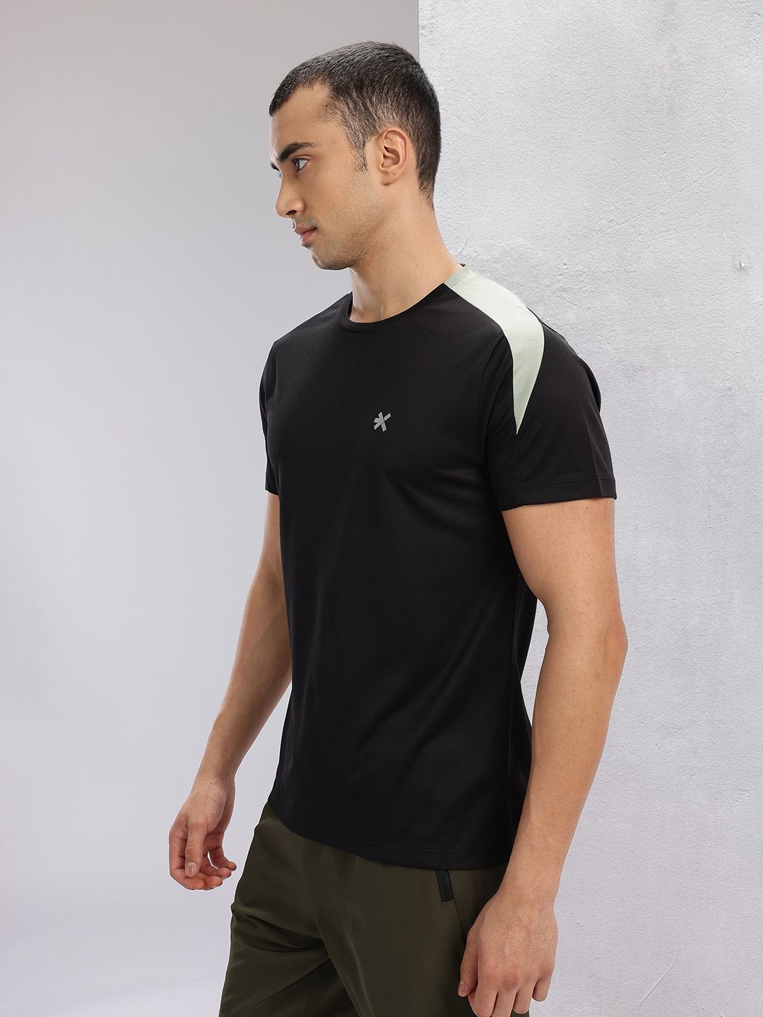 HRX by Hrithik Roshan Colourblocked Detail Rapid-Dry Running T-shirt