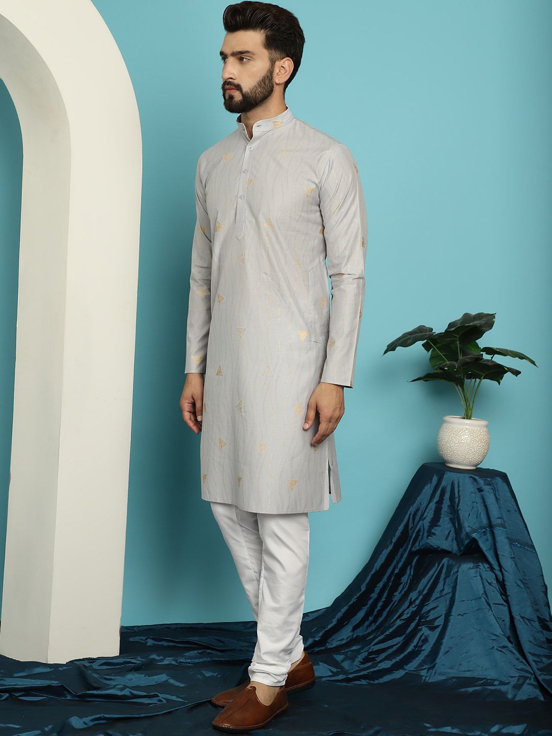 SOJANYA Abstract Printed Regular Jacquard Kurta With Churidar