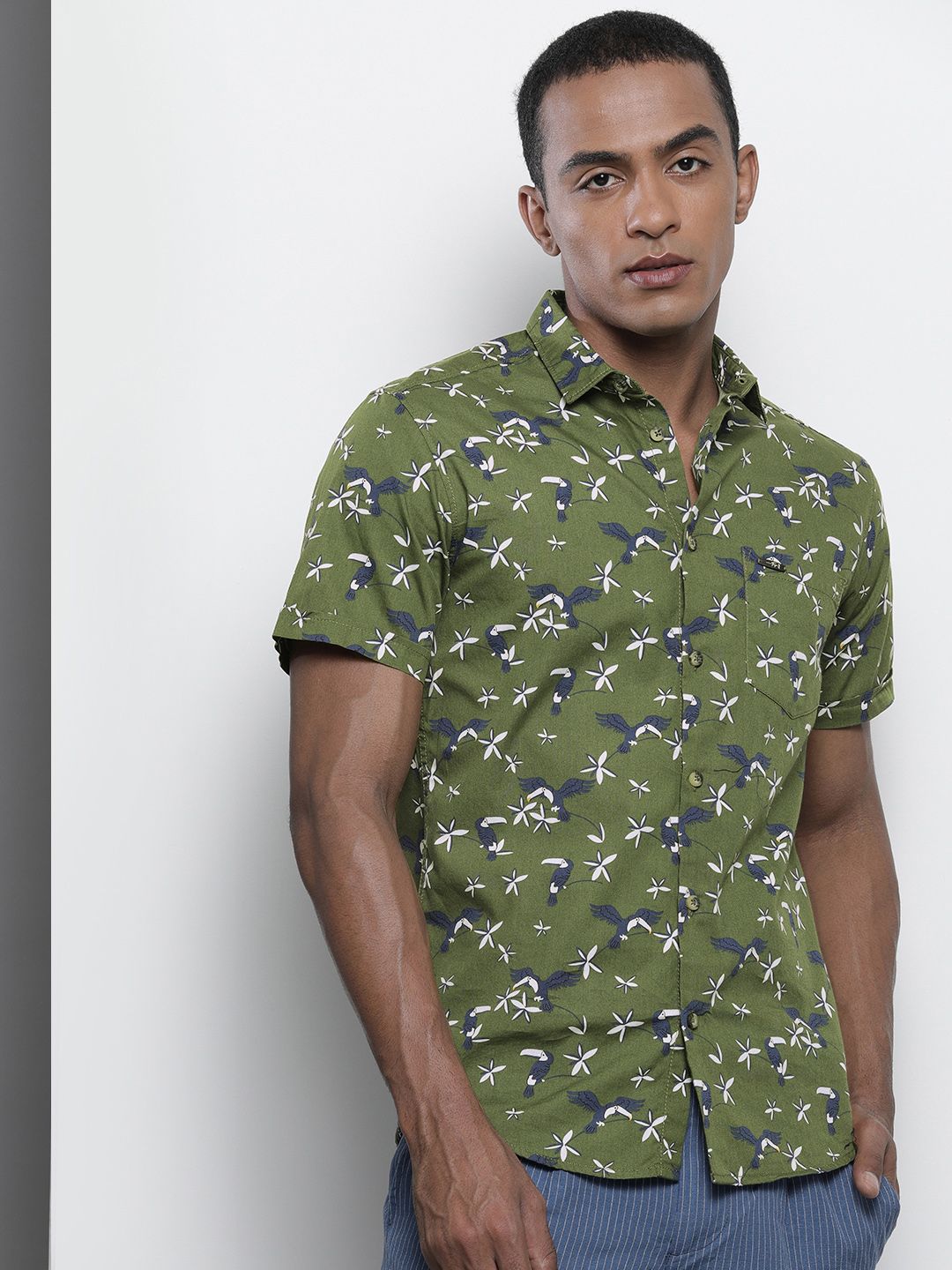 The Indian Garage Co Men Slim Fit Floral Printed Resortwear Shirt