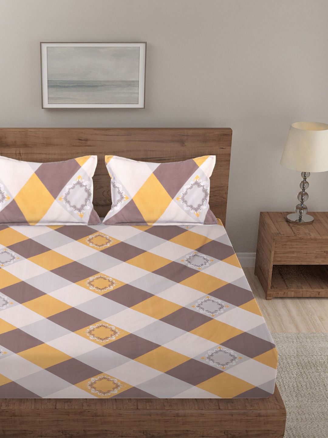 KLOTTHE Yellow Geometric Polycotton 300 TC King Halus Cadar dengan 2 Sarung Bantal-98 x 87 inci