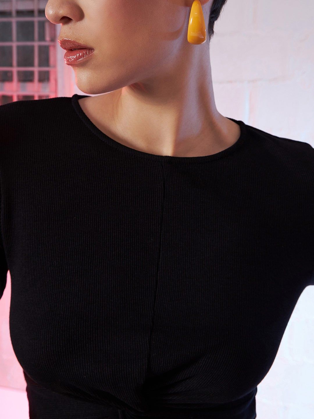 SASSAFRAS Women Black Solid Cropped Twisted Knot Top