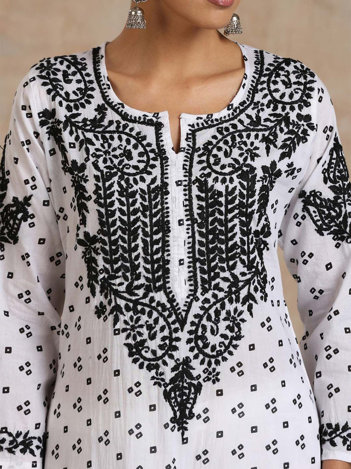 Rumah Wanita Chikankari Kurta Bersulam Mulmul Chikankari Putih