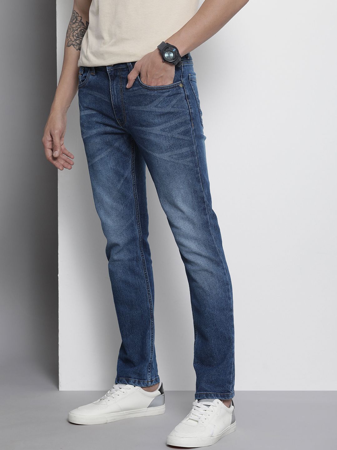 The Indian Garage Co Men Straight Fit Light Fade Stretchable Jeans