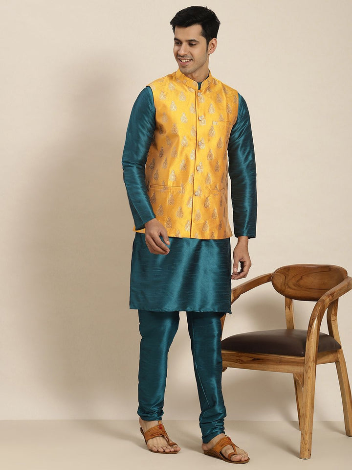 SOJANYA Men Teal Kurta with Churidar