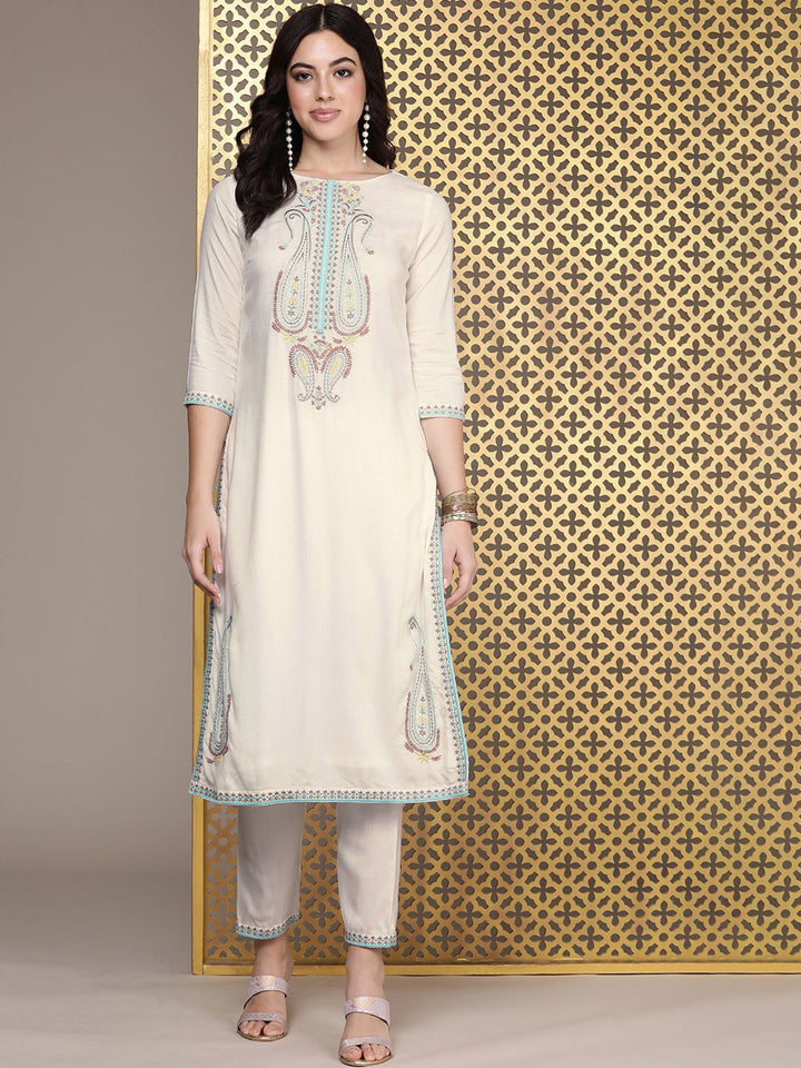 House of Pataudi Women Jashn Paisley Yoke Design Thread Work Kurta With Trousers