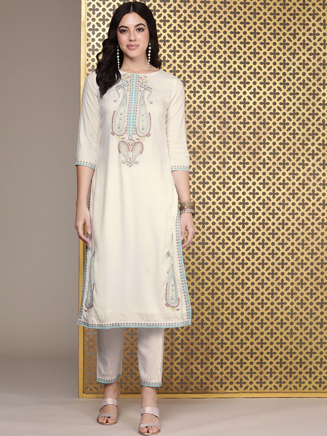 House of Pataudi Women Jashn Paisley Yoke Design Thread Work Kurta With Trousers