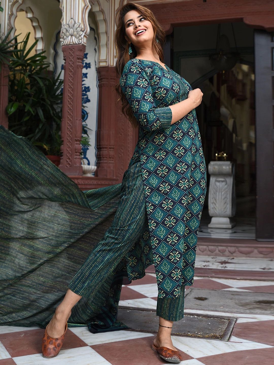 KALINI Floral Printed Regular Straight Kurta With Trousers & Dupatta