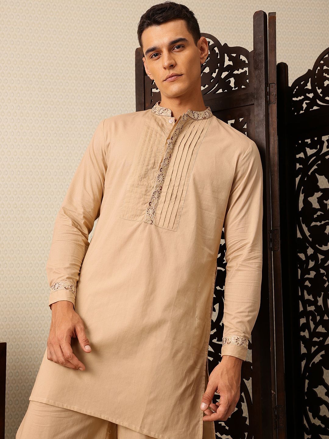 House of Pataudi Floral Yoke Design Thread Work Pure Cotton Jashn Kurta with Trousers
