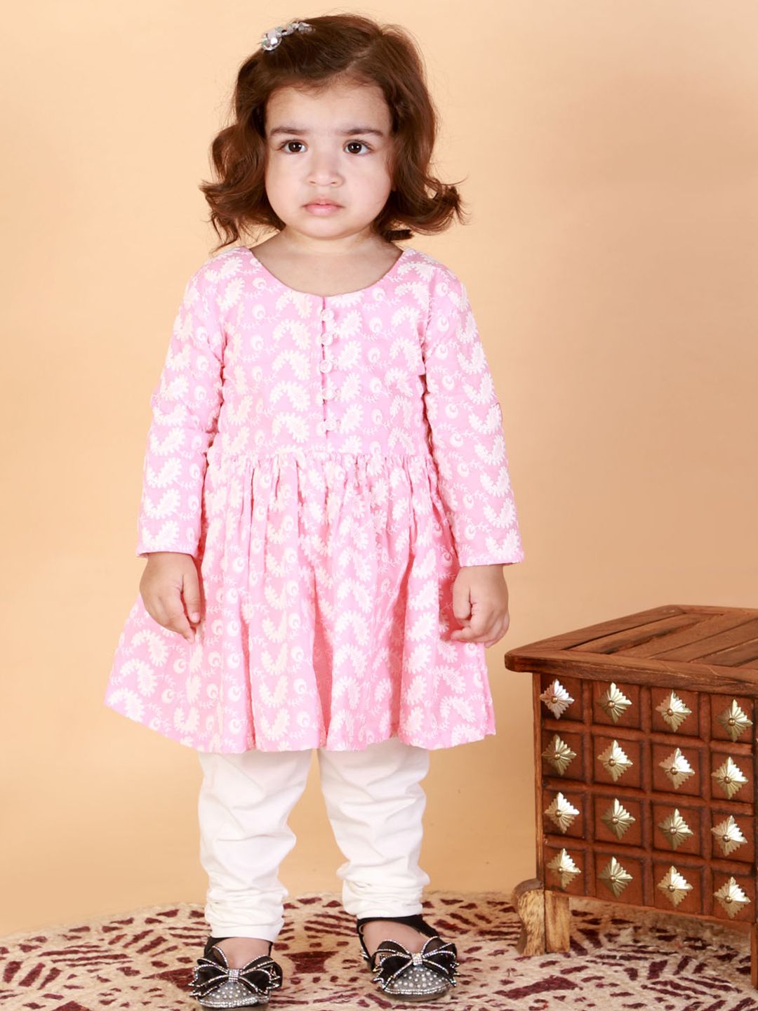 VASTRAMAY Girls Pink Ethnic Motifs Embroidered Empire Thread Work Pure Cotton Kurta with Trousers