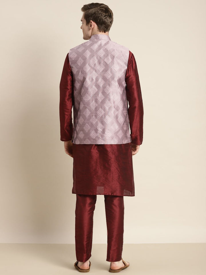SOJANYA Men Solid Kurta with Churidar