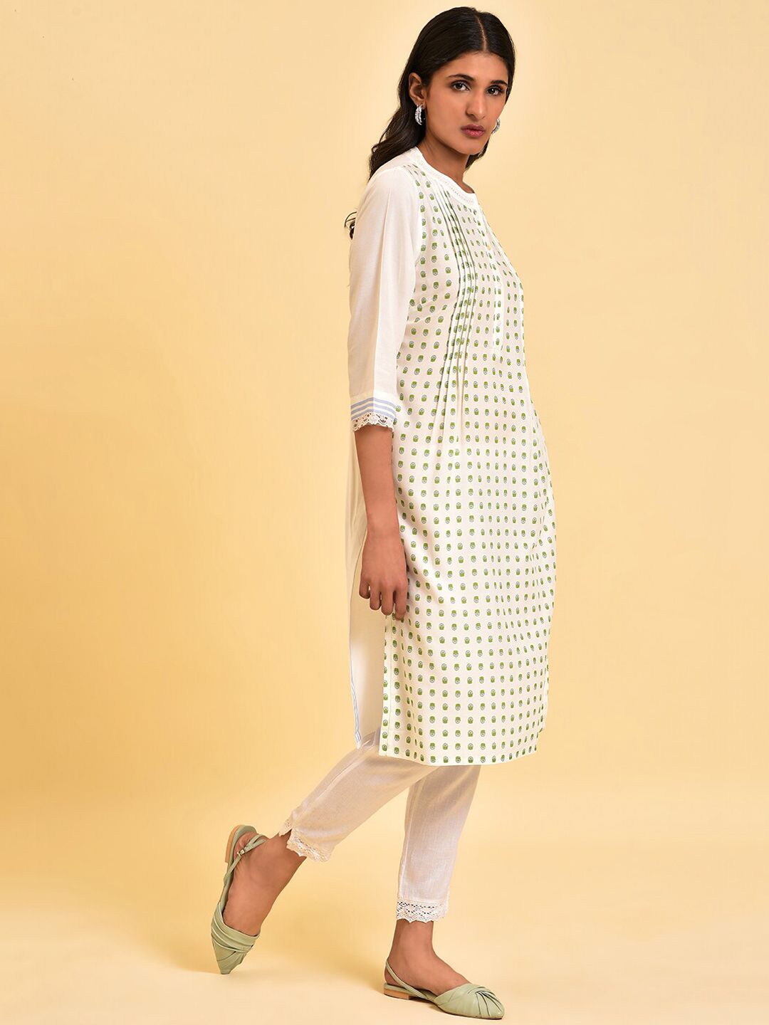 W White & Blue Ethnic Motifs Printed Mirror Work Mandarin Collar Kurta