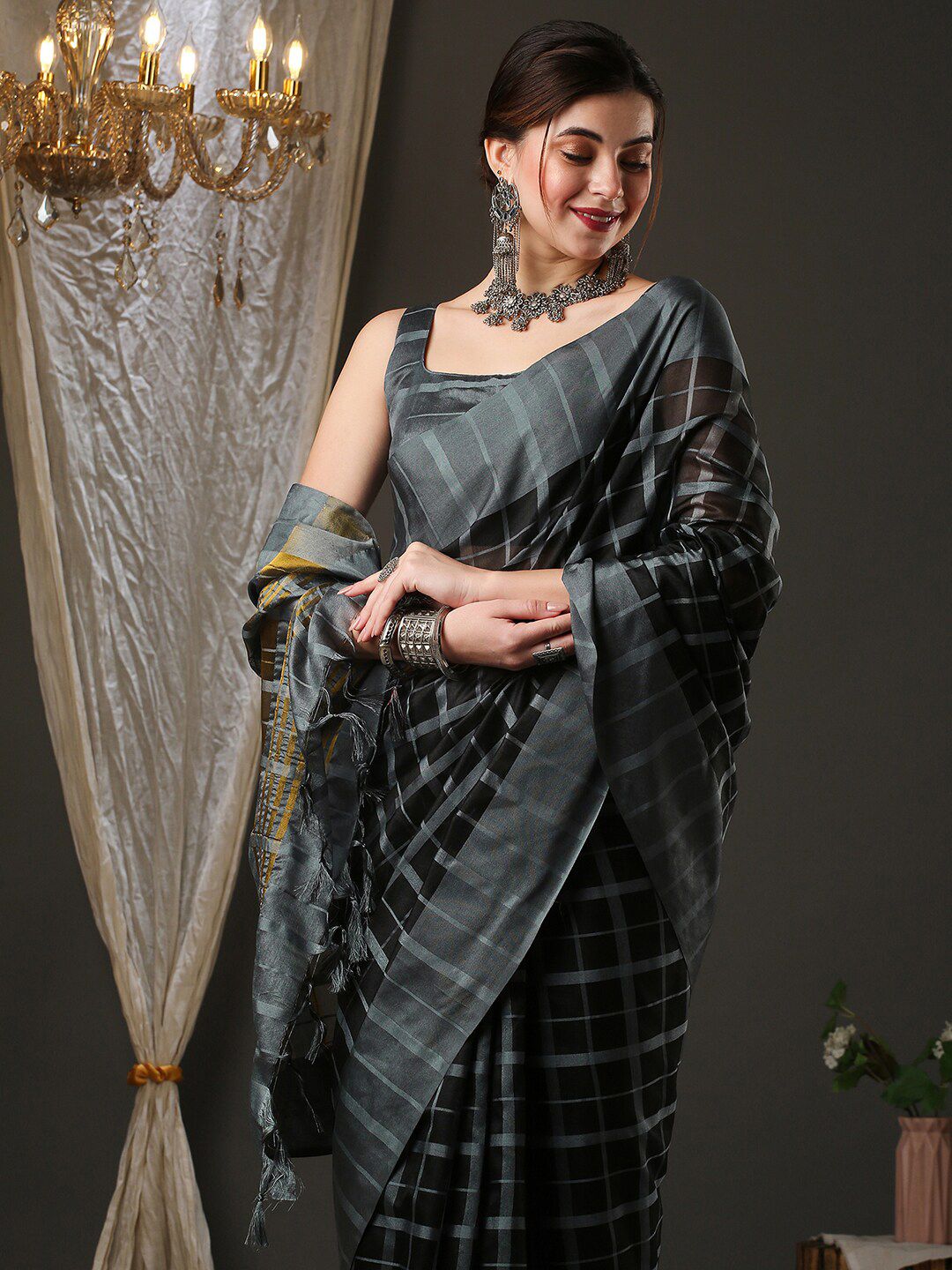 Saree mall Checks Silk Blend Saree
