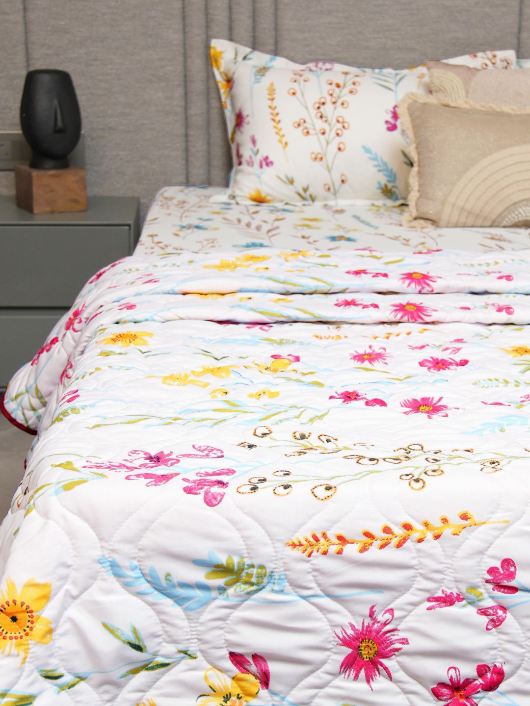 URBAN SPACE Pink & White Floral Microfiber AC Room 300 GSM Single Bed Blanket