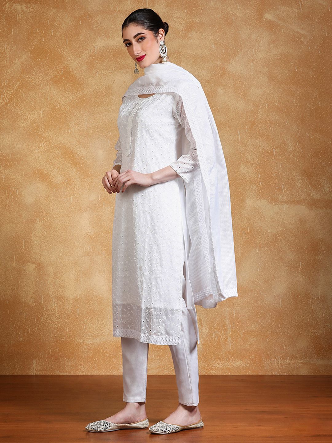 Varanga Women Floral Embroidered Kurta with Trousers & Dupatta
