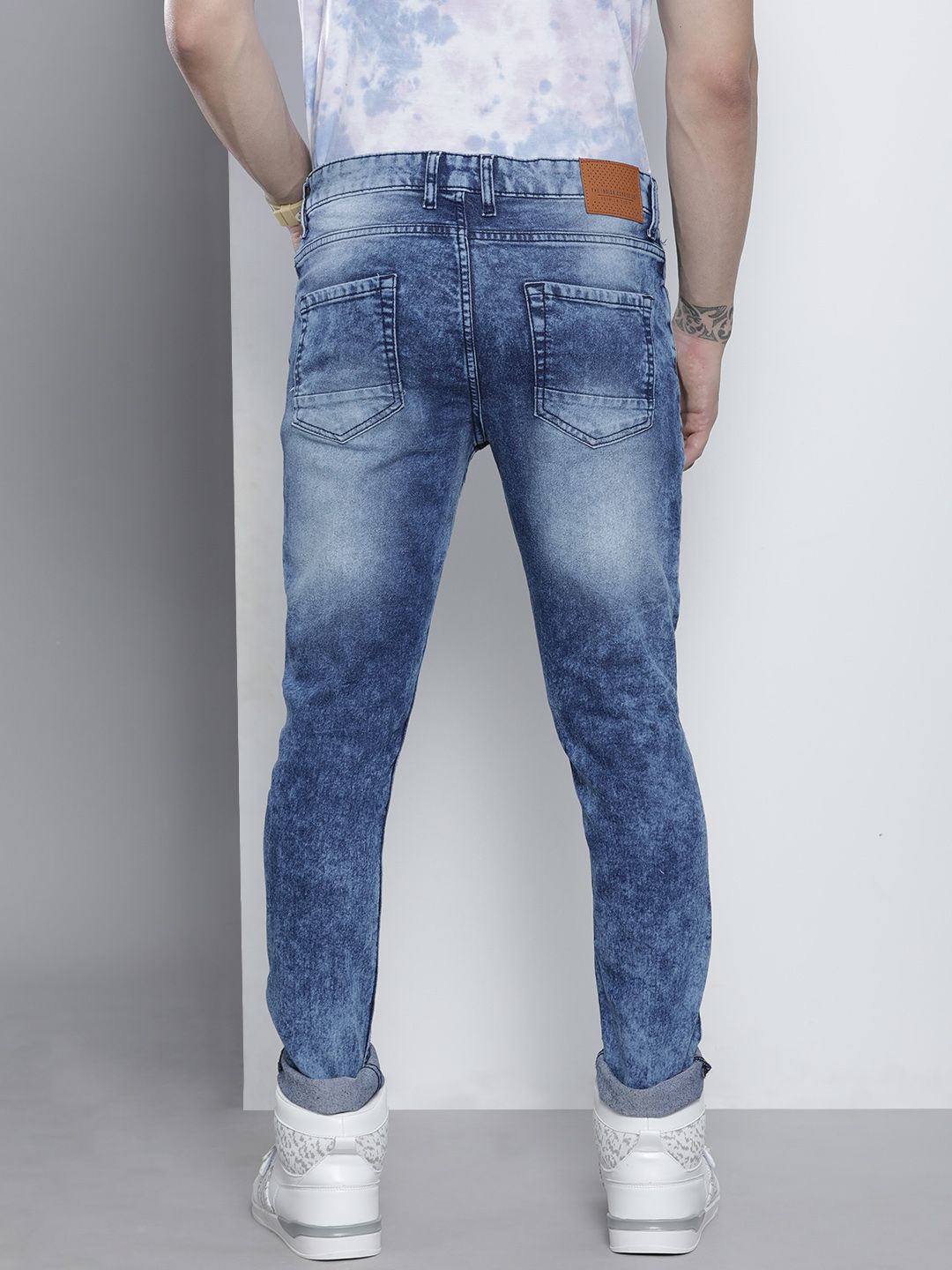 The Indian Garage Co Men Blue Slim Fit Low Distress Light Fade Acid Wash Stretchable Jeans