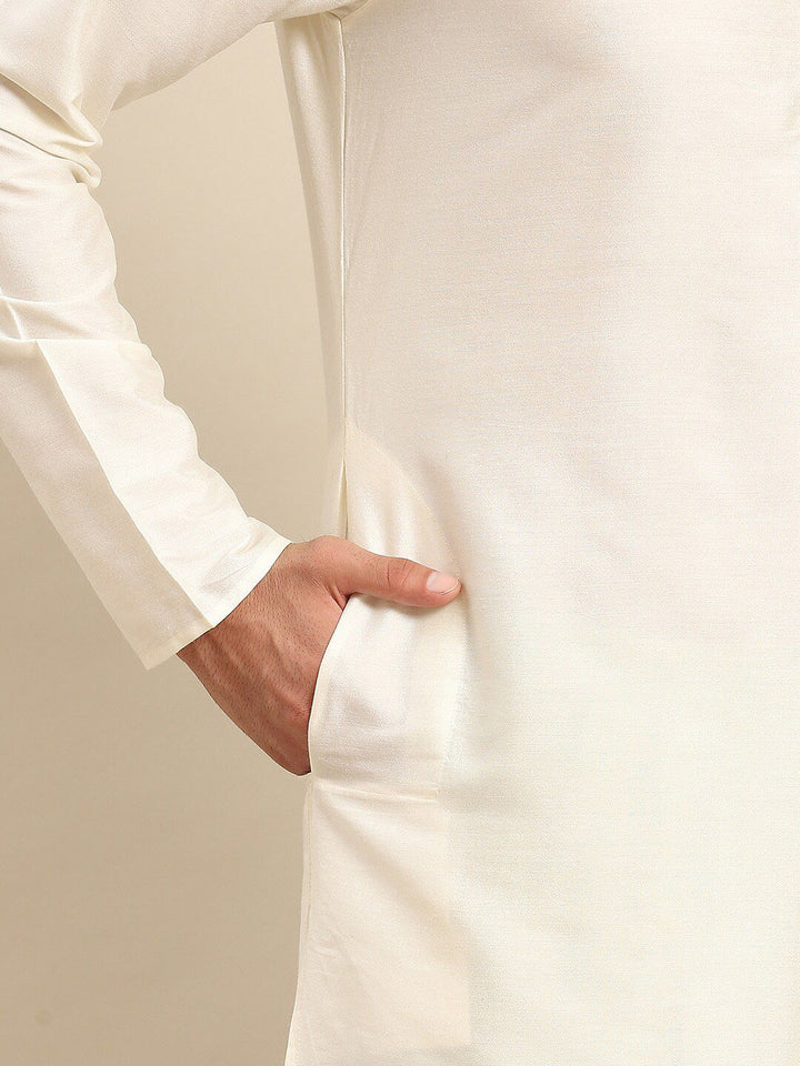 KISAH Men Solid Regular Fit Thread Work Kurta