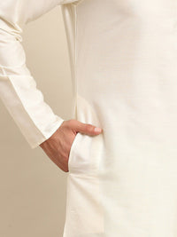 KISAH Men Solid Regular Fit Thread Work Kurta