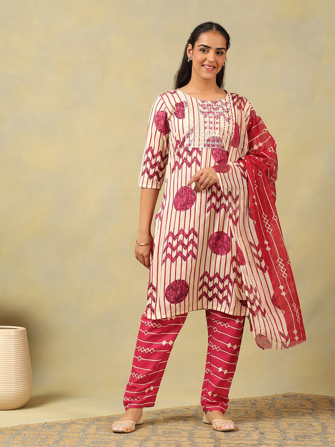 Mamicha Women Printed Regular Thread Work Pure Cotton Kurta with Trousers & With Dupatta