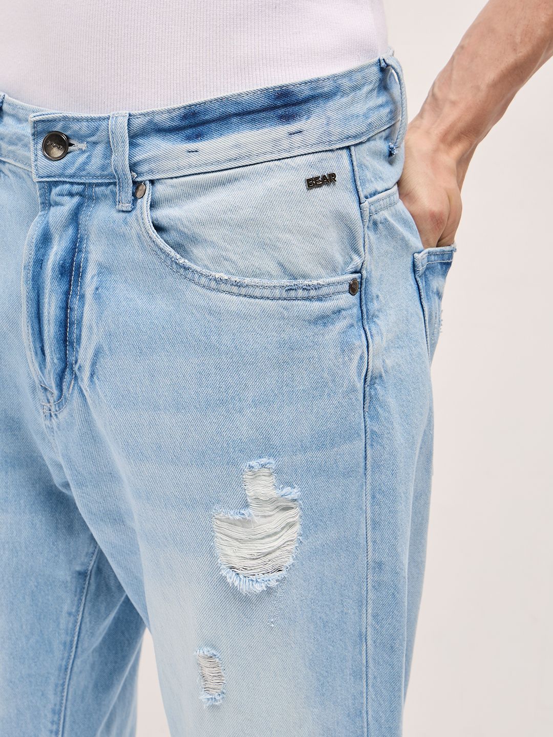 THE BEAR HOUSE Men Light Blue Distressed Relaxed Fit Jeans